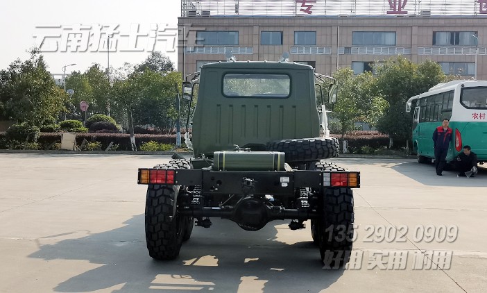 東風(fēng)六驅(qū)越野卡車,東風(fēng)六驅(qū)底盤,尖頭卡車底盤,EQ2082越野車底盤,EQ240長頭越野卡車,東風(fēng)軍車底盤改裝,東風(fēng)卡車出口