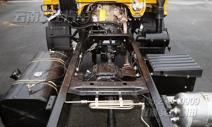 東風(fēng)四驅(qū)多利卡底盤,小四驅(qū)輕卡底盤,輕型卡車底盤,4*4越野專用車底盤,城鄉(xiāng)運(yùn)輸車,東風(fēng)小霸王越野車