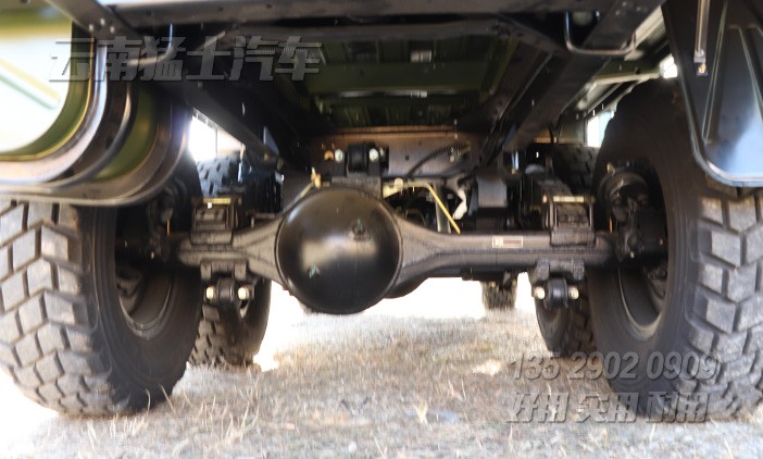 東風(fēng)天錦越野車,六驅(qū)EQ2102越野卡車,六驅(qū)越野底盤,東風(fēng)卡車,190馬力越野卡車,卡車出口