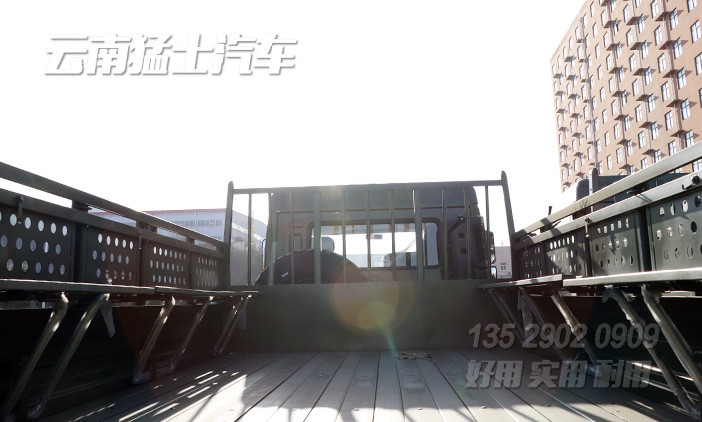 東風(fēng)天錦越野車,六驅(qū)EQ2102越野卡車,六驅(qū)越野底盤,東風(fēng)卡車,190馬力越野卡車,卡車出口