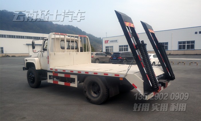 四驅(qū)挖機(jī)平板車(chē),EQ1093尖頭越野車(chē),東風(fēng)4*4專(zhuān)用車(chē),越野專(zhuān)用車(chē),清障挖機(jī)車(chē),尖頭平板運(yùn)輸車(chē),多功能運(yùn)輸車(chē)