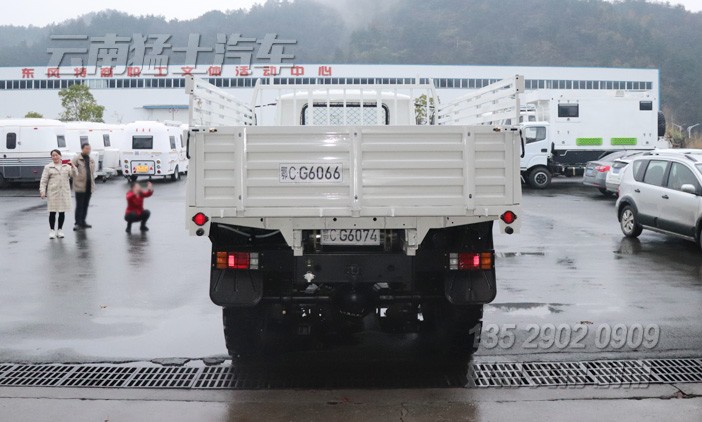 東風(fēng)六驅(qū)越野車(chē),東風(fēng)尖頭卡車(chē),四驅(qū)六驅(qū)長(zhǎng)頭卡車(chē),東風(fēng)卡車(chē)出口,EQ240,6*6越野運(yùn)輸車(chē)