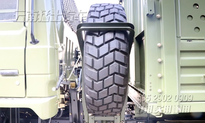 東風(fēng)越野卡車(chē),雙排卡車(chē)銷(xiāo)售,3.5噸越野卡車(chē),EQ2102運(yùn)兵車(chē),東風(fēng)四驅(qū)六驅(qū)卡車(chē),東風(fēng)卡車(chē)出口