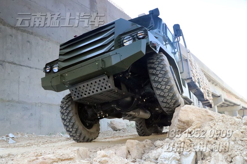 六驅(qū)裝甲車,EQ2100,越野卡車,防護(hù)型卡車,底盤性能檢測(cè)