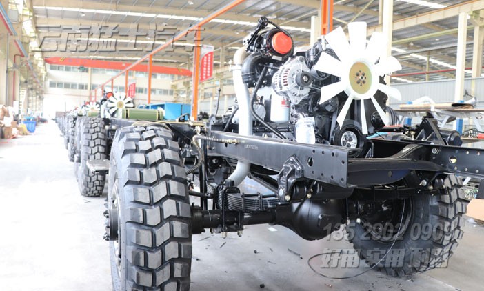 東風(fēng)EQ2082底盤,東風(fēng)六驅(qū)卡車,六驅(qū)尖頭卡車,東風(fēng)長頭底盤,6*6越野底盤,專用車底盤改裝