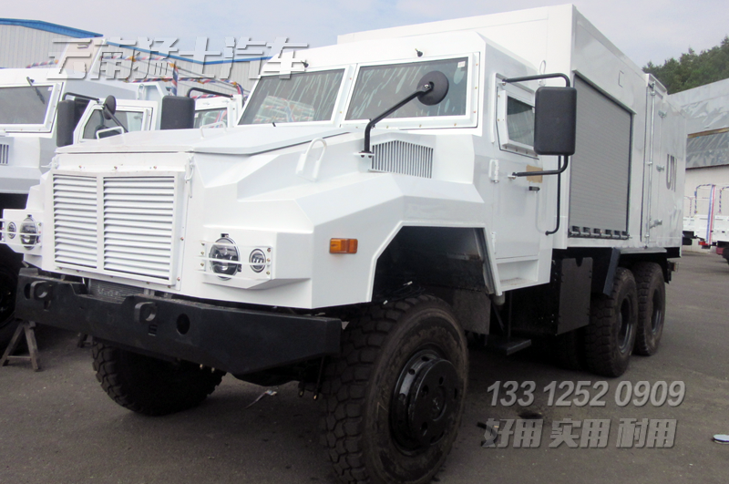 國際維和,反恐演練,六驅裝甲車,越野專用車,專用車定制,出口專用車,運兵車、救援車、服務車