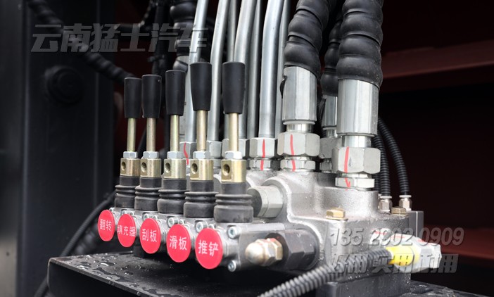 壓縮式垃圾車(chē),9立方垃圾車(chē),東風(fēng)環(huán)衛(wèi)車(chē),垃圾車(chē)廠家,垃圾車(chē)銷(xiāo)售,4*2垃圾車(chē)