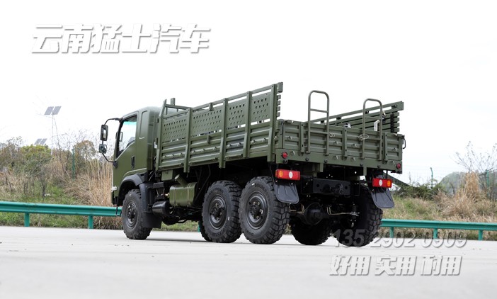 山貓卡車,平頭2082,六驅(qū)越野卡車,6*6公路運輸車,柴油運兵車,越野車改進