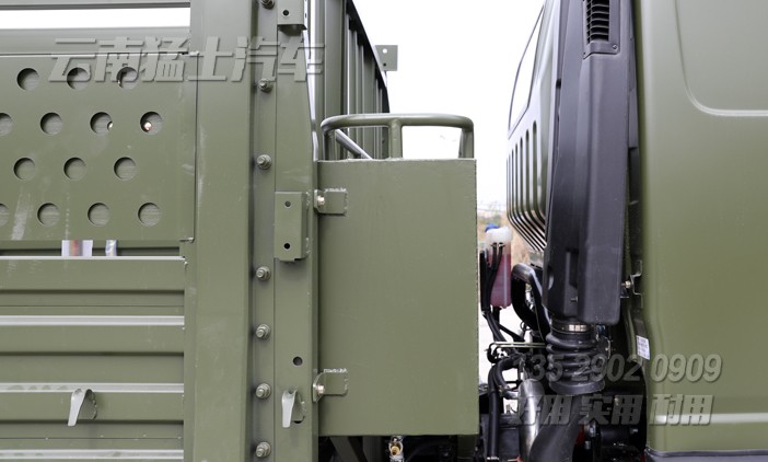 山貓卡車,平頭2082,六驅(qū)越野卡車,6*6公路運輸車,柴油運兵車,越野車改進