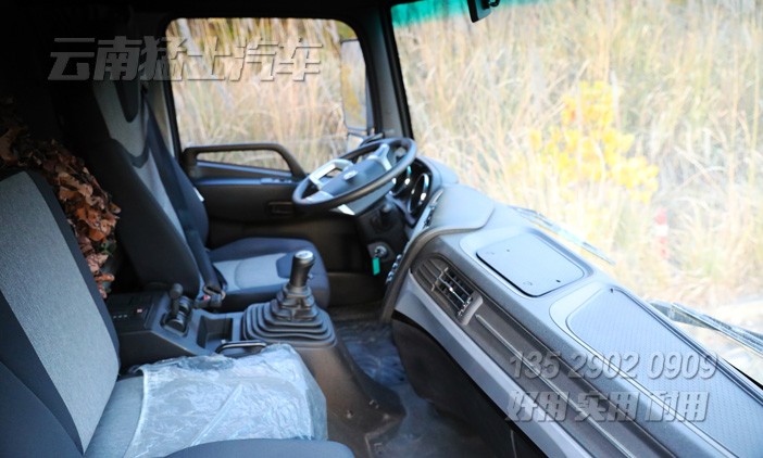 國五運兵車,出口型運兵車,EQ2130GA,東風(fēng)6x6卡車,六驅(qū)柴油貨車