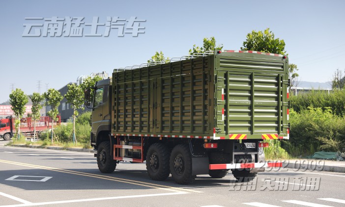 重型載貨卡車,物流運(yùn)輸車,東風(fēng)六驅(qū)卡車,340馬力越野車,5.8米貨箱貨車,6*6高墻板貨車,出口專用車,載15噸越野卡車