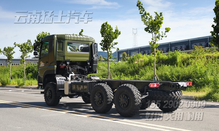 三橋卡車,重型卡車底盤,340馬力底盤,長途貨車底盤,駕乘感舒適,25噸專用車底盤,12.5-20人字花紋胎
