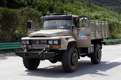 東風長頭2.5噸越野載貨卡車_4*4新款尖頭駕駛室貨車_帶絞盤的出口越野型長途卡車