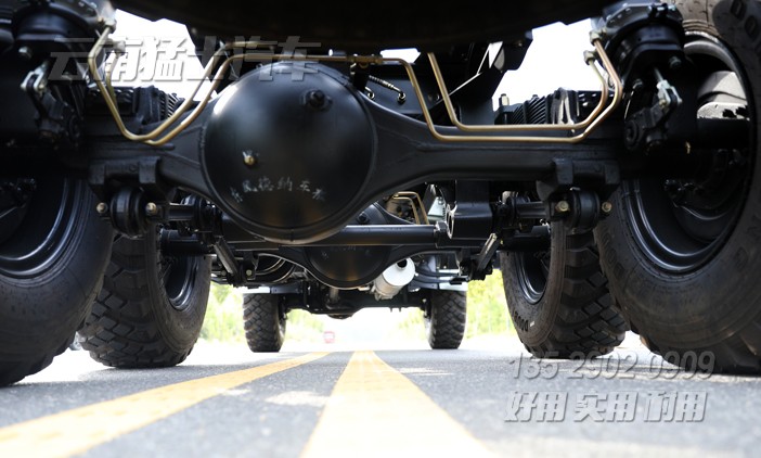 EQ2100E6D,6x6越野底盤,210馬力尖頭卡車,東風(fēng)經(jīng)典底盤,專用車出口,專用車改裝