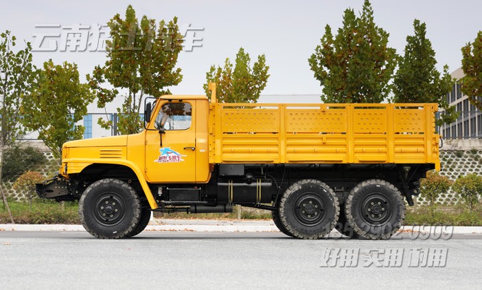 長鼻子卡車,雙擋風玻璃,越野運輸車,EQ240,東風經典6x6