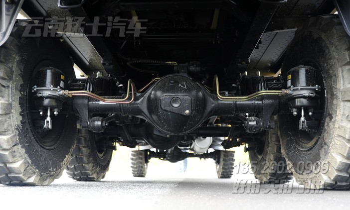 長鼻子卡車,雙擋風玻璃,越野運輸車,EQ240,東風經典6x6