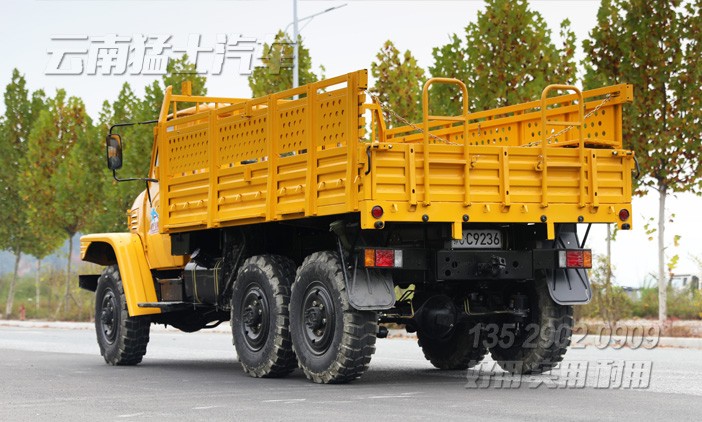 長鼻子卡車,雙擋風玻璃,越野運輸車,EQ240,東風經典6x6