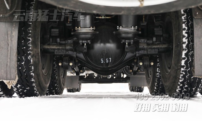 圍欄畜牧車,果蔬運(yùn)輸車,12米重型貨車,420馬力倉柵車,四橋卡車,東風(fēng)后八輪