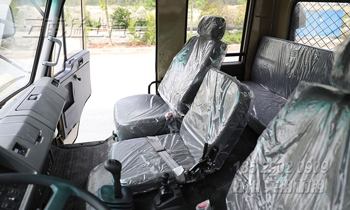 東風(fēng)EQ2102NJ,六驅(qū)越野卡車底盤,越野專用車底盤,東風(fēng)153高配,210馬力雙排卡車,輪胎充放氣,后置絞盤